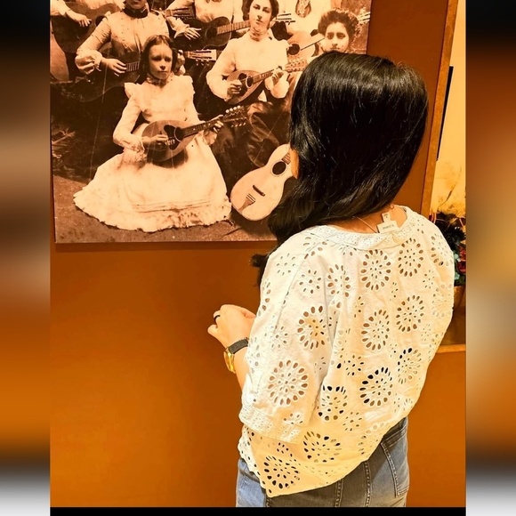 Calligraphie eyelet blouse. - Picture 5 of 5